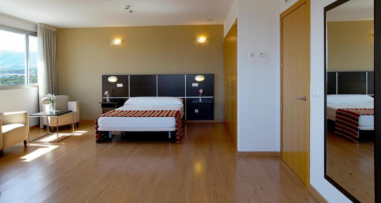 Single Room,1605371647:JPEG