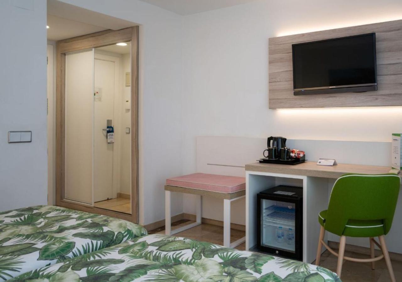 Double Room Avenue View