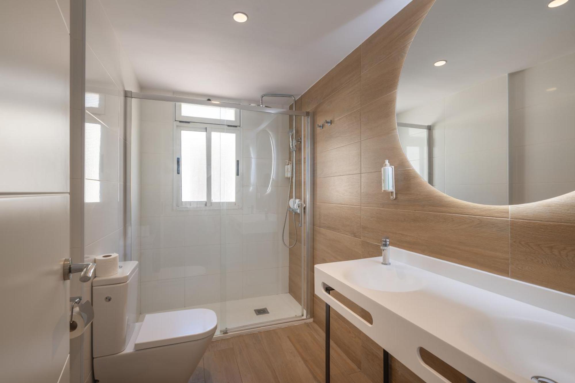 Family Three-Bedroom Apartment Lateral Sea View