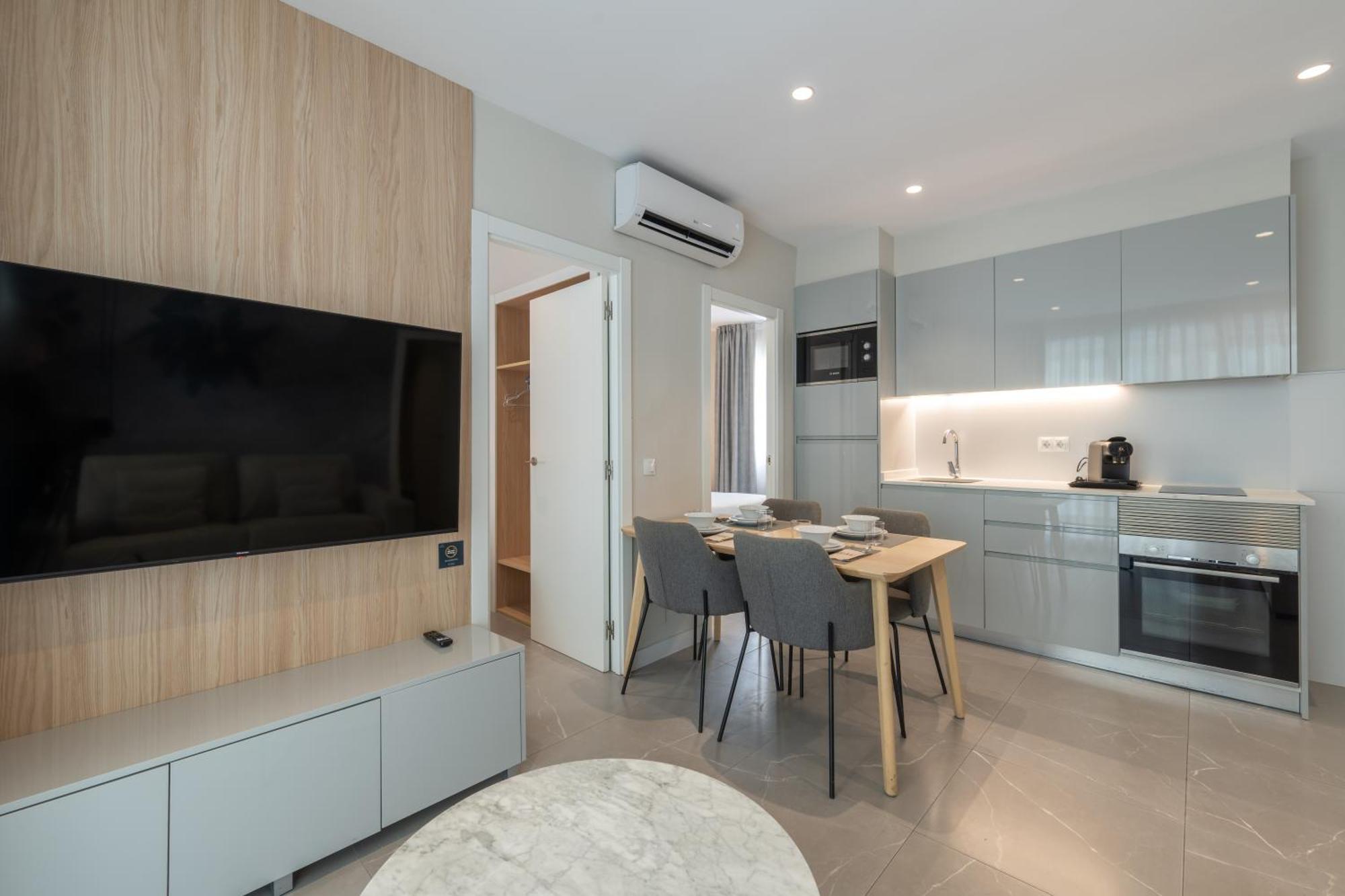 Three-Bedroom Deluxe Apartment