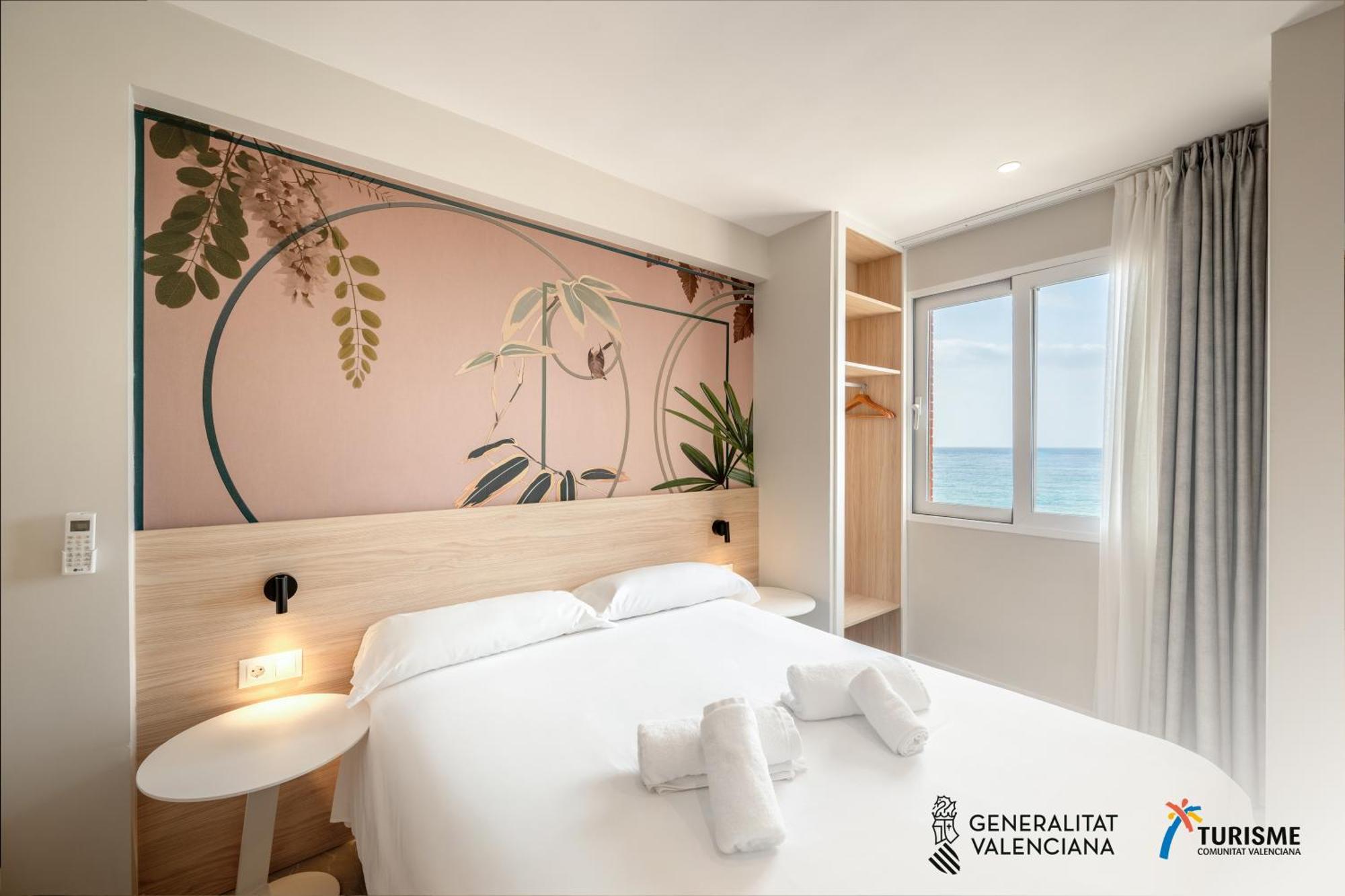 Four-Bedroom Apartment Lateral Sea View