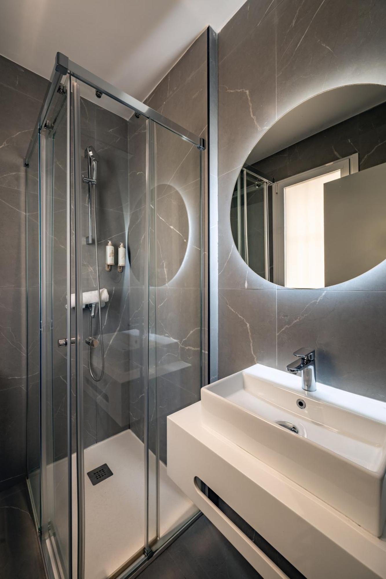 Four Bedroom Apartment Front Sea View